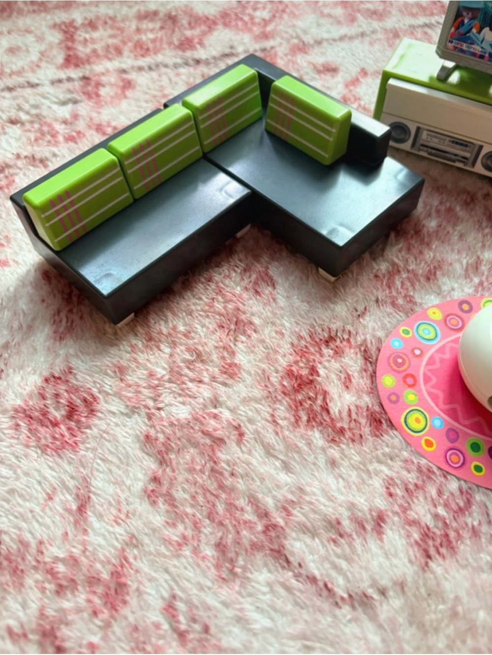 Playmobil Living Room Set with Bright Green and Pink Accents - Picture 4 of 4